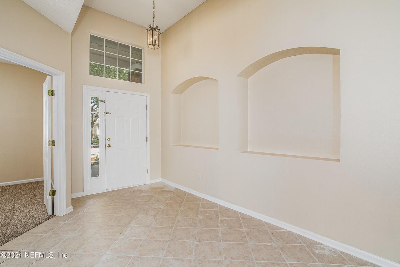 5776 Alamosa Cir - Photo 4 of 19