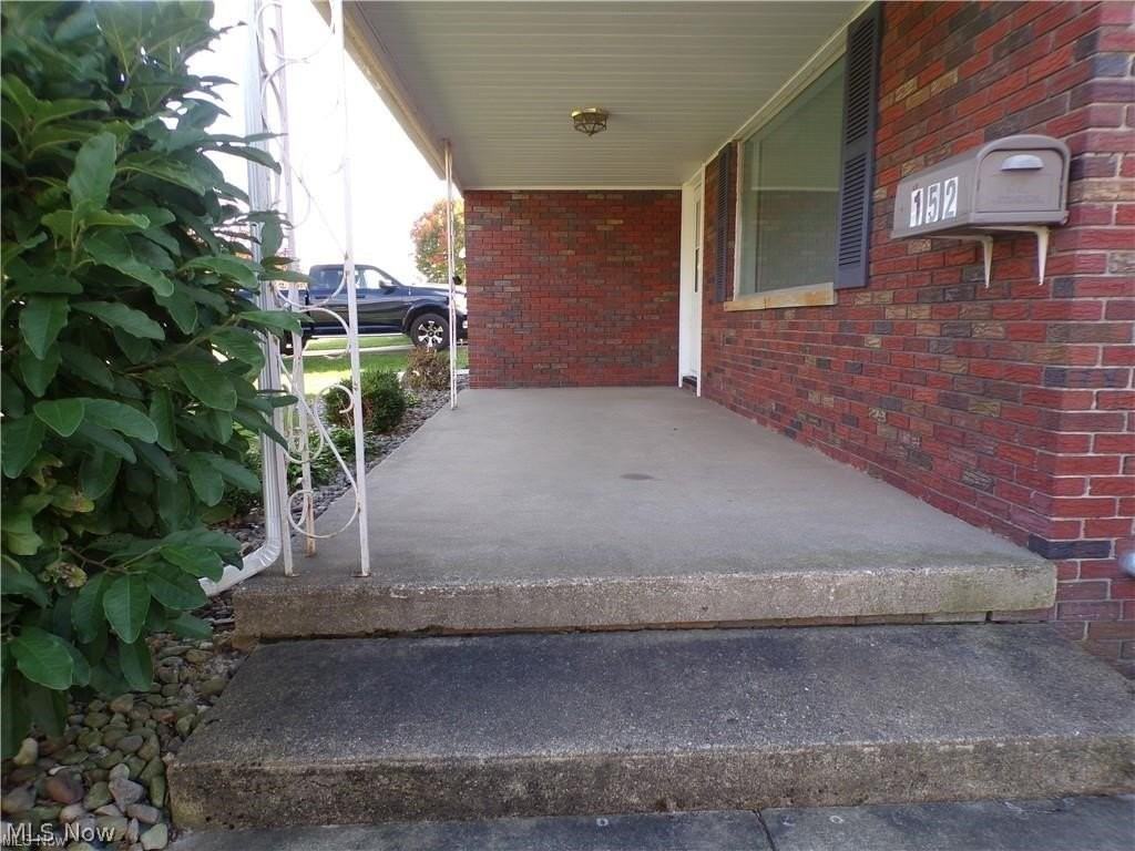 152 S Yorkshire Blvd - Photo 3 of 29