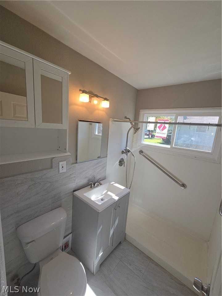 3276 E 145th St - Photo 7 of 13