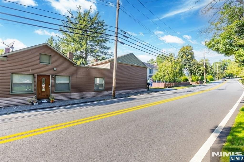 85 Franklin Ave #B - Photo 2 of 19