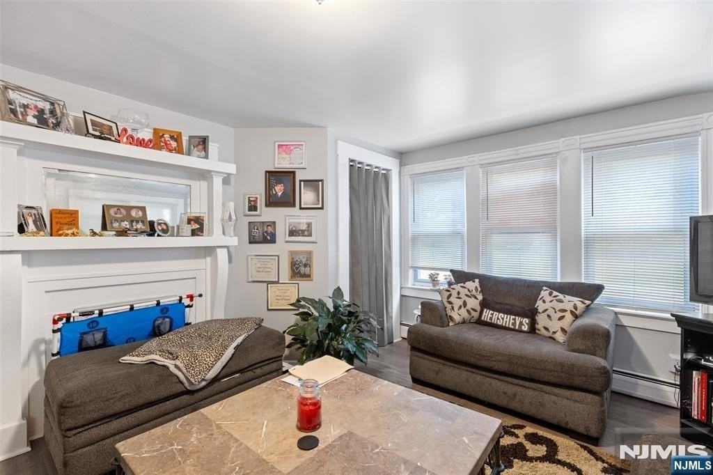 85 Franklin Ave #B - Photo 4 of 19