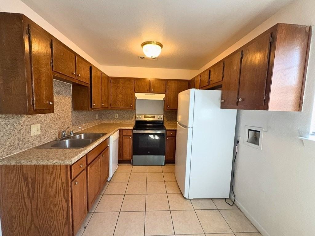 809 W Walnut St #B2 - Photo 2 of 9