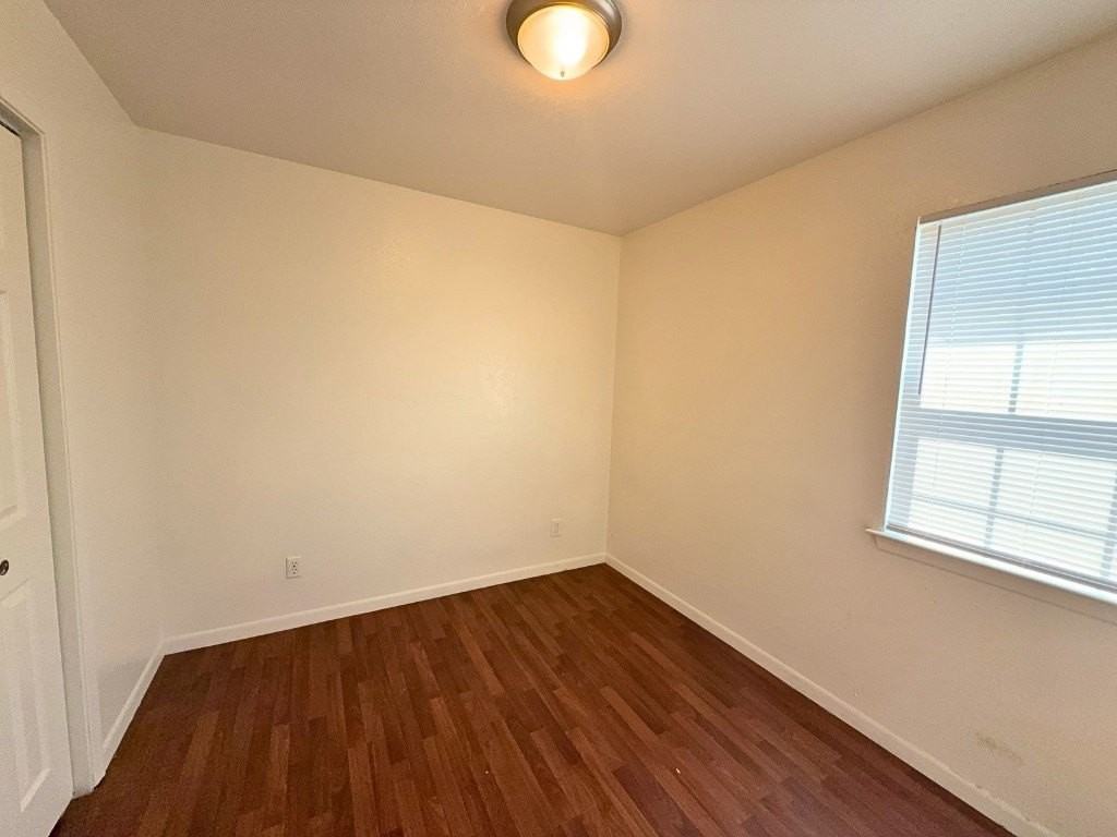 809 W Walnut St #B2 - Photo 4 of 9