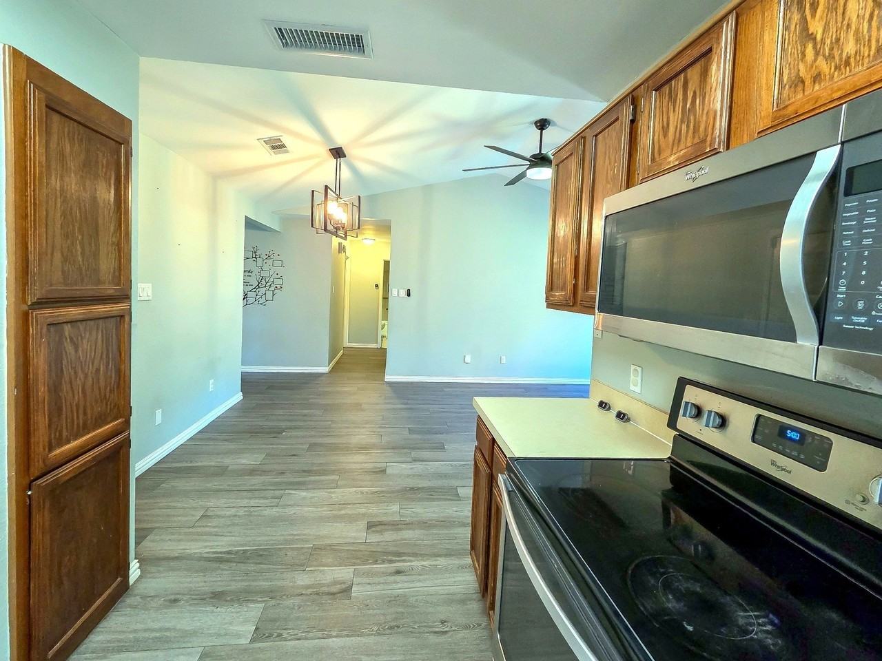 4915 Prairieview Ct S - Photo 7 of 31