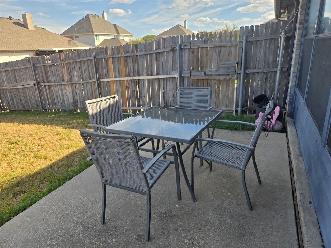 1208 Berkshire Ct - Photo 5 of 13