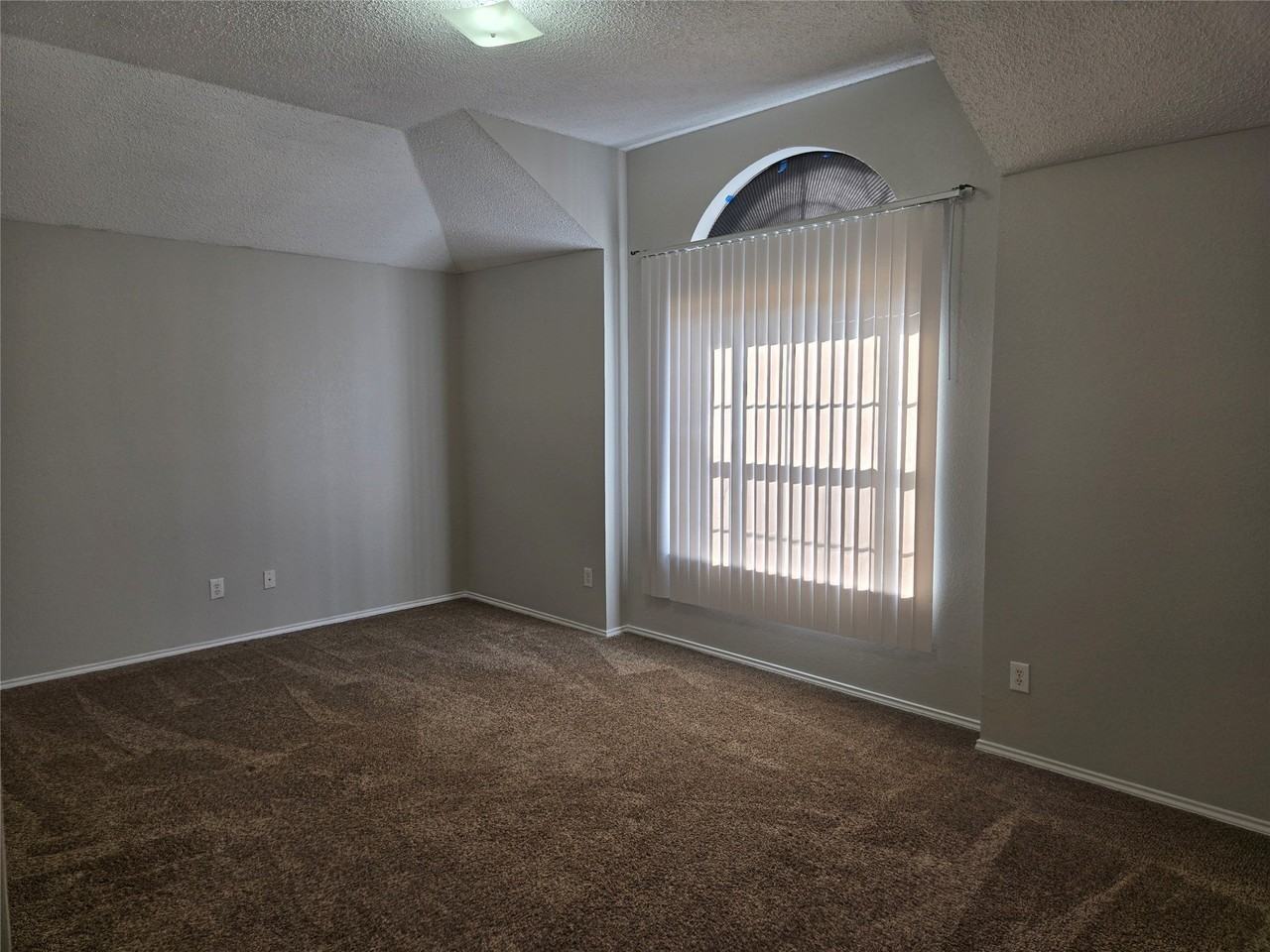 1208 Berkshire Ct - Photo 7 of 13
