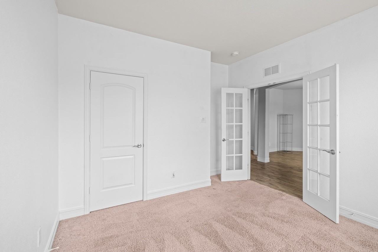 1929 Brahorn Ln - Photo 5 of 31