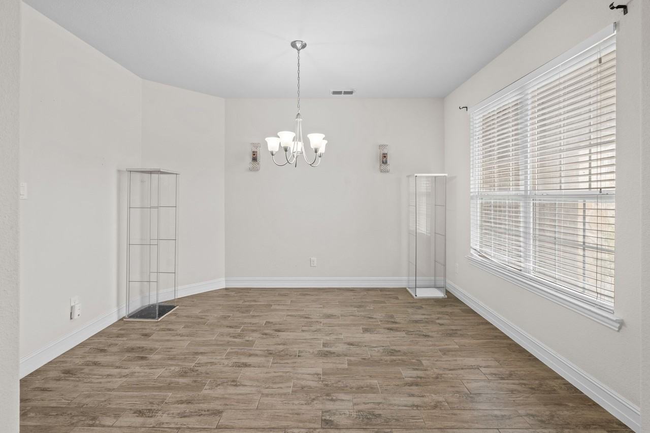 1929 Brahorn Ln - Photo 6 of 31