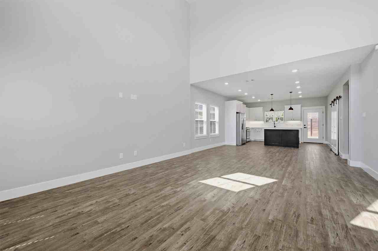 4922 Dry Creek Rd - Photo 5 of 33