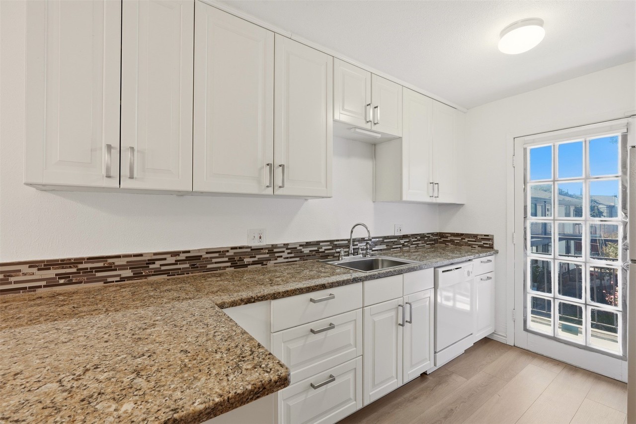 3929 Inwood Rd #2021 - Photo 5 of 22