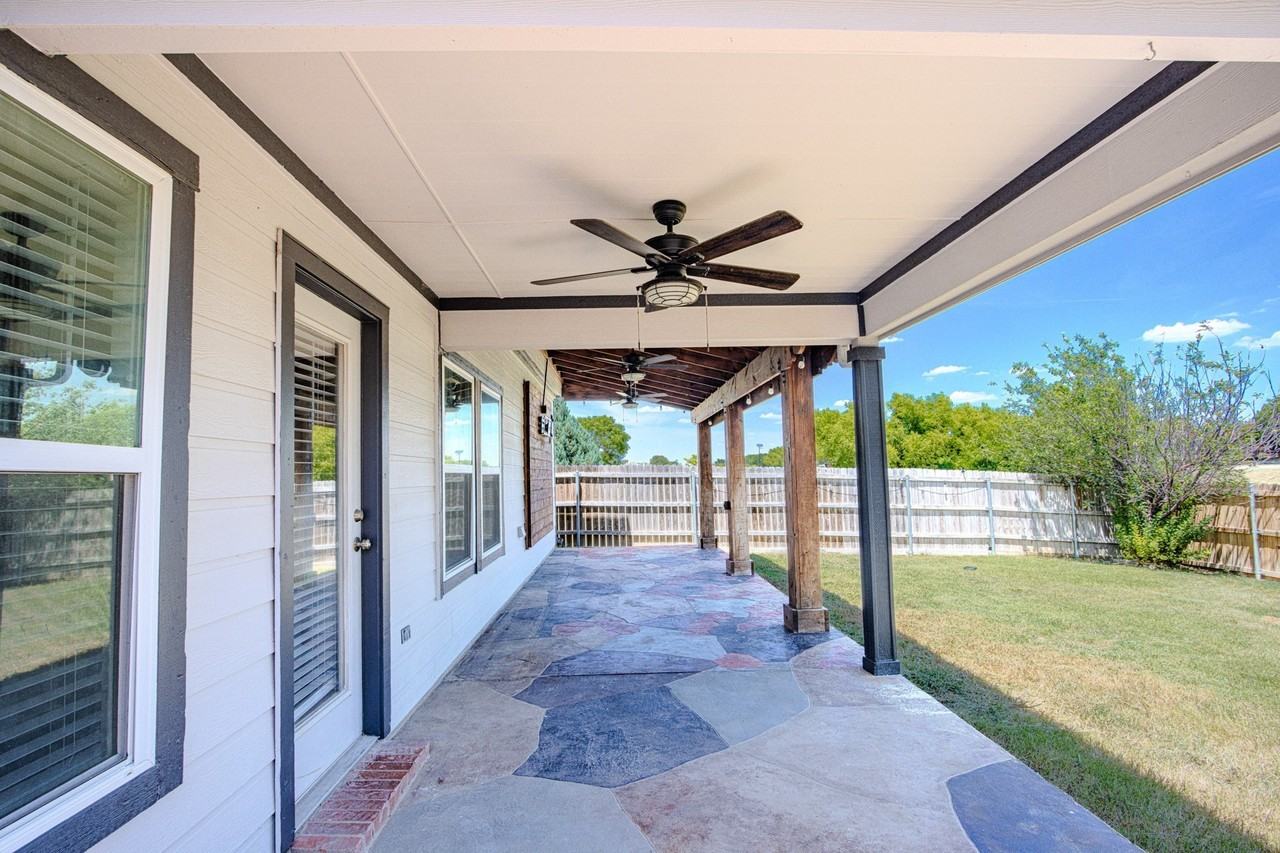 1501 Kingfisher Dr - Photo 2 of 35