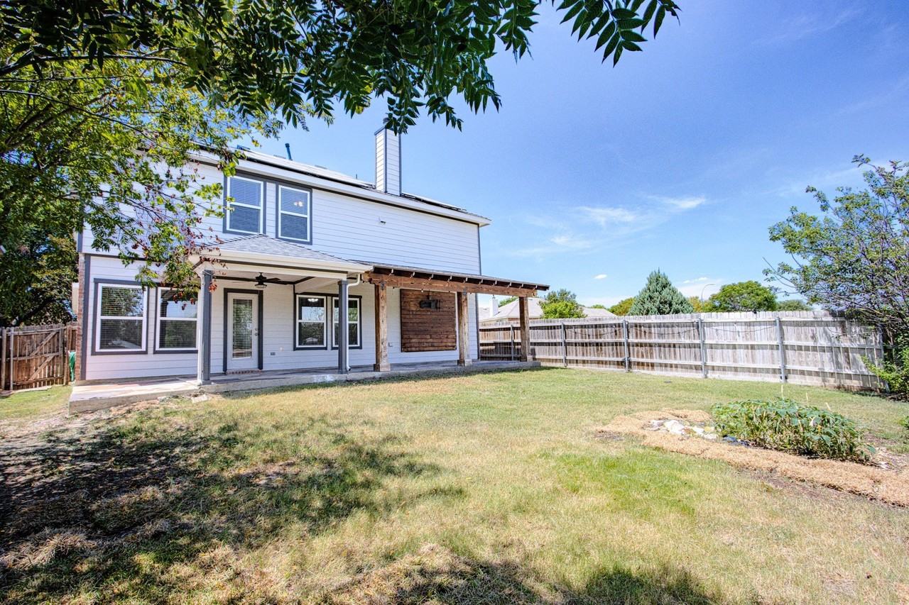 1501 Kingfisher Dr - Photo 3 of 35