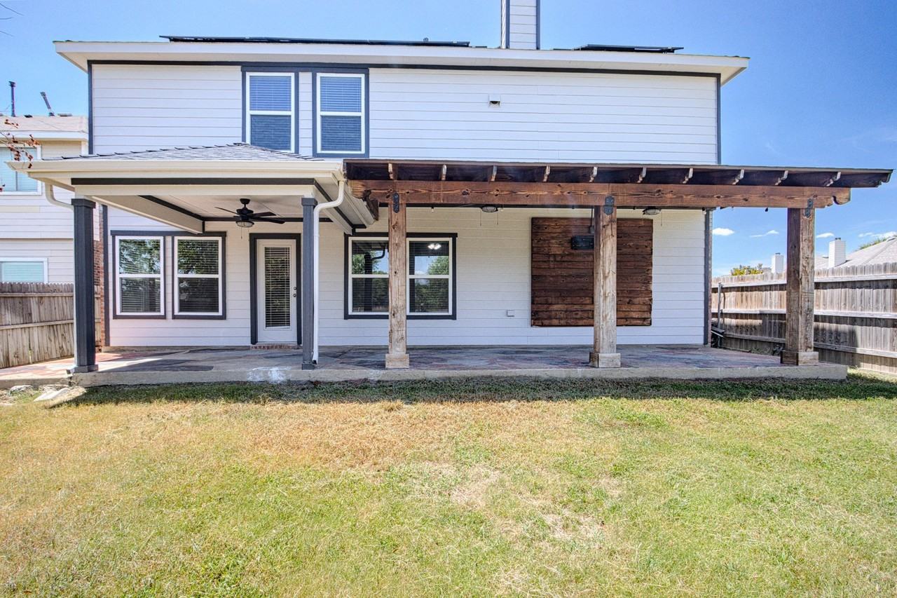 1501 Kingfisher Dr - Photo 4 of 35