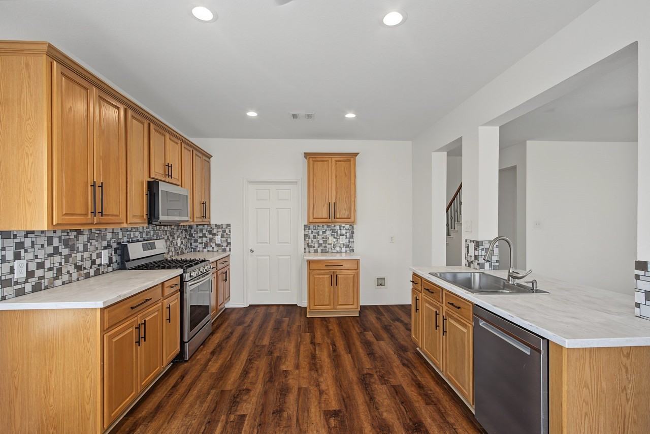 1501 Kingfisher Dr - Photo 5 of 35