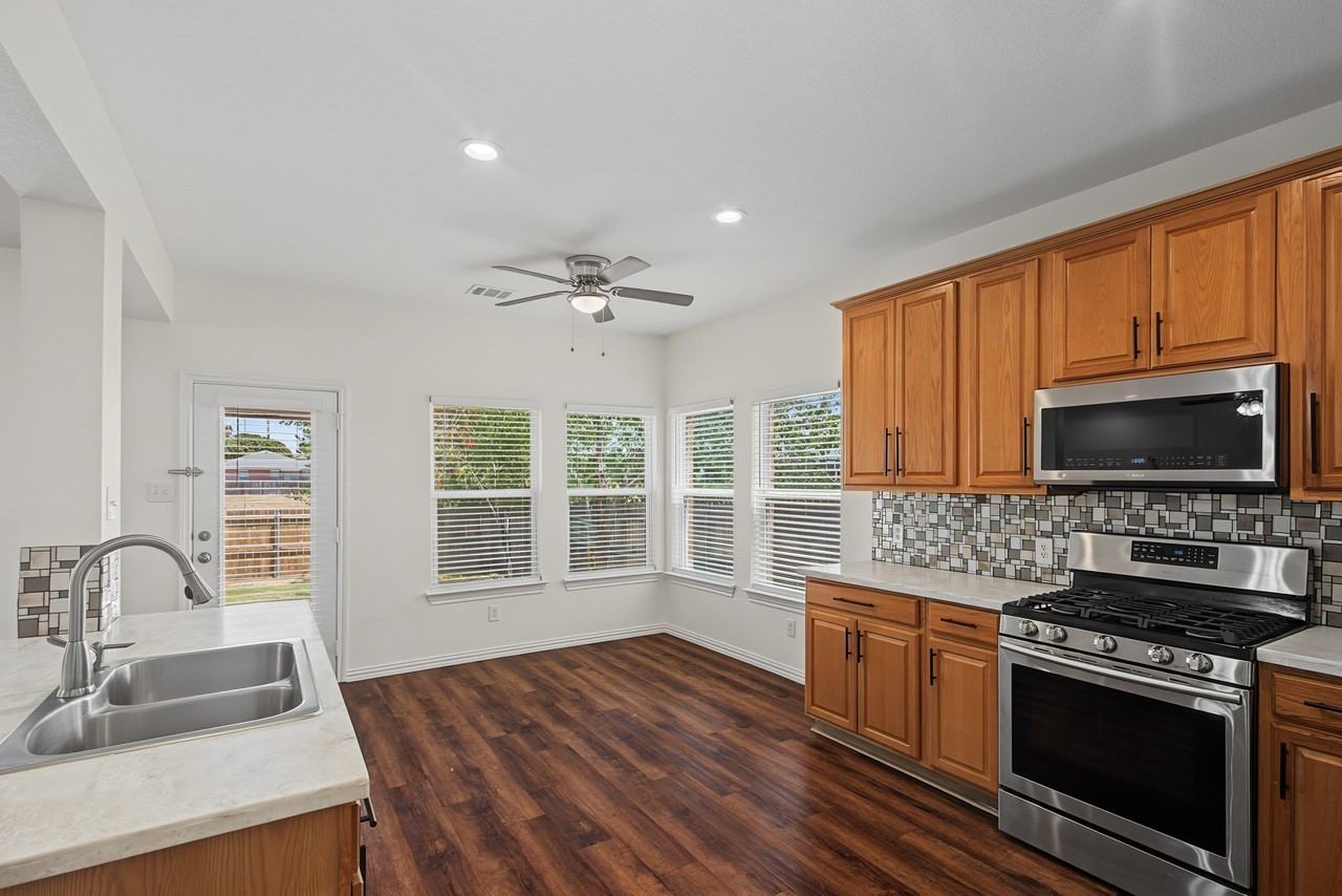 1501 Kingfisher Dr - Photo 6 of 35
