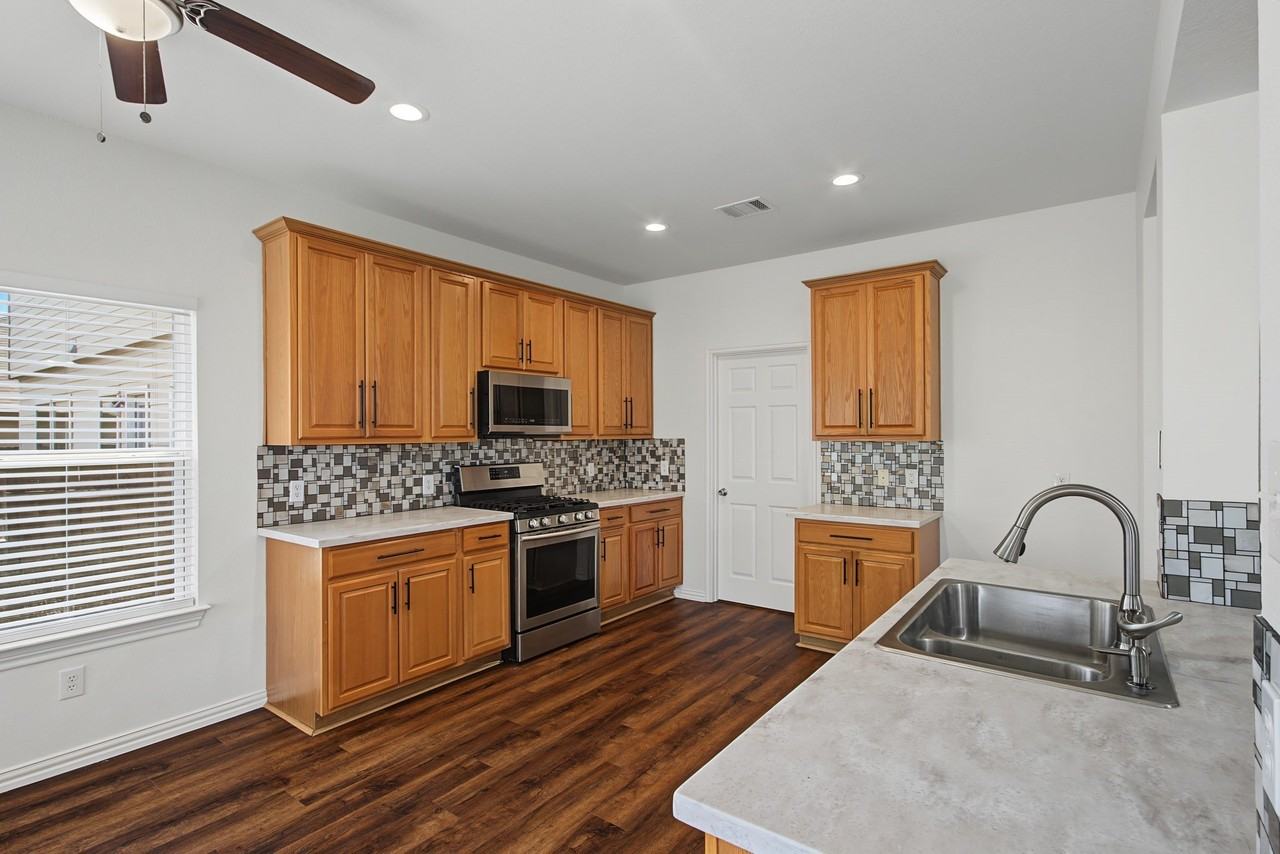 1501 Kingfisher Dr - Photo 7 of 35