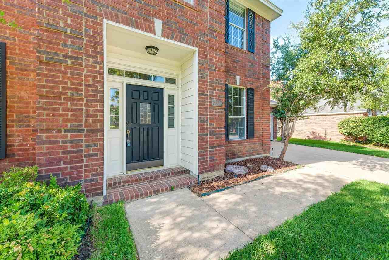 3322 Bridlewood Dr - Photo 2 of 40