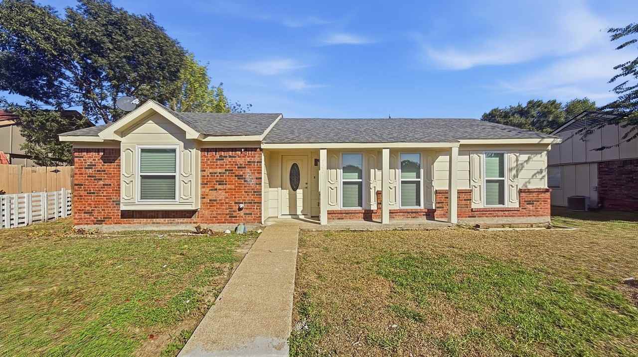 920 Carom Way - Photo 2 of 16