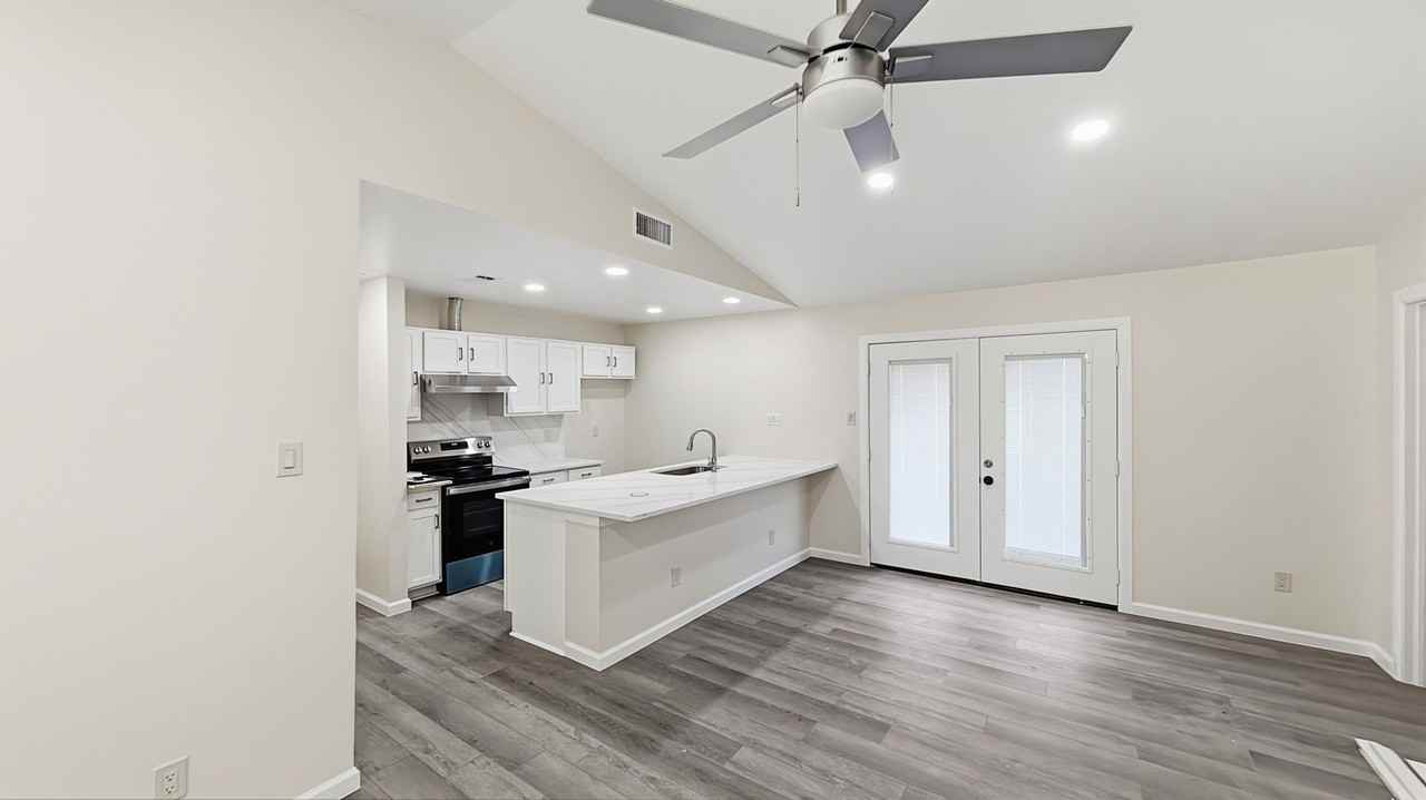 920 Carom Way - Photo 3 of 16