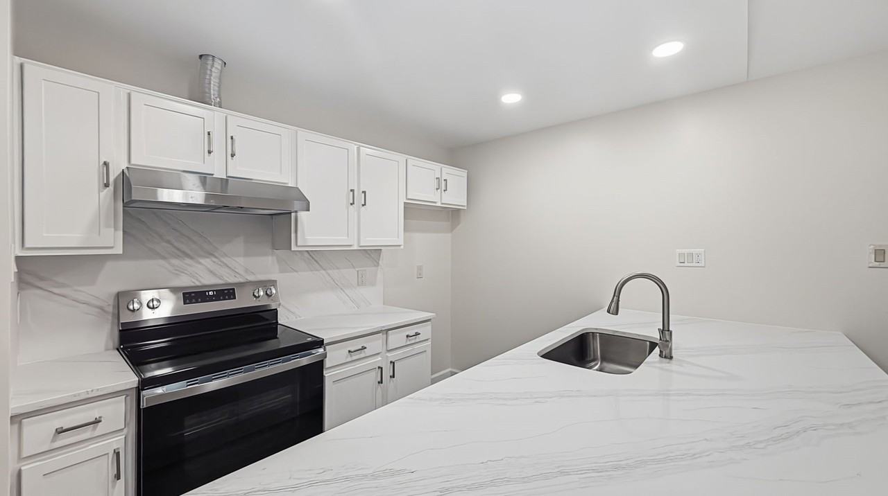 920 Carom Way - Photo 4 of 16