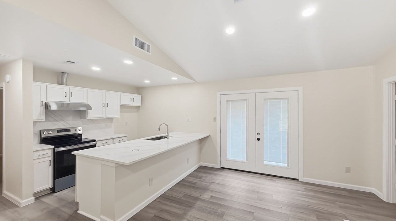 920 Carom Way - Photo 5 of 16