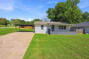 featured image of 703 E Sears St