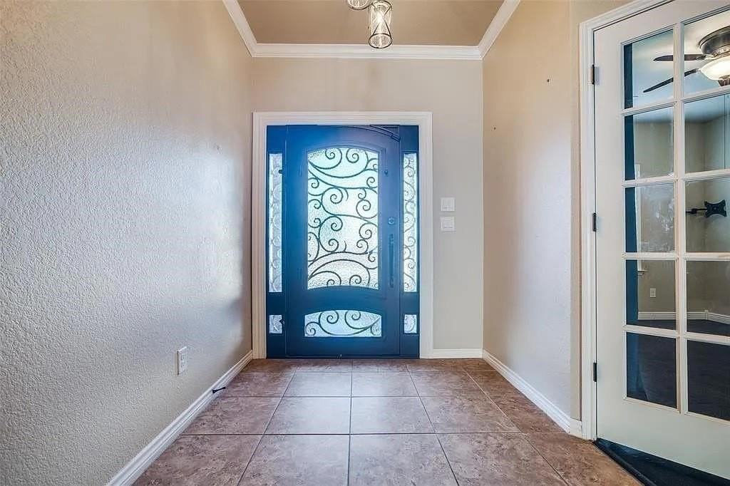 2108 Eppright Dr - Photo 2 of 24
