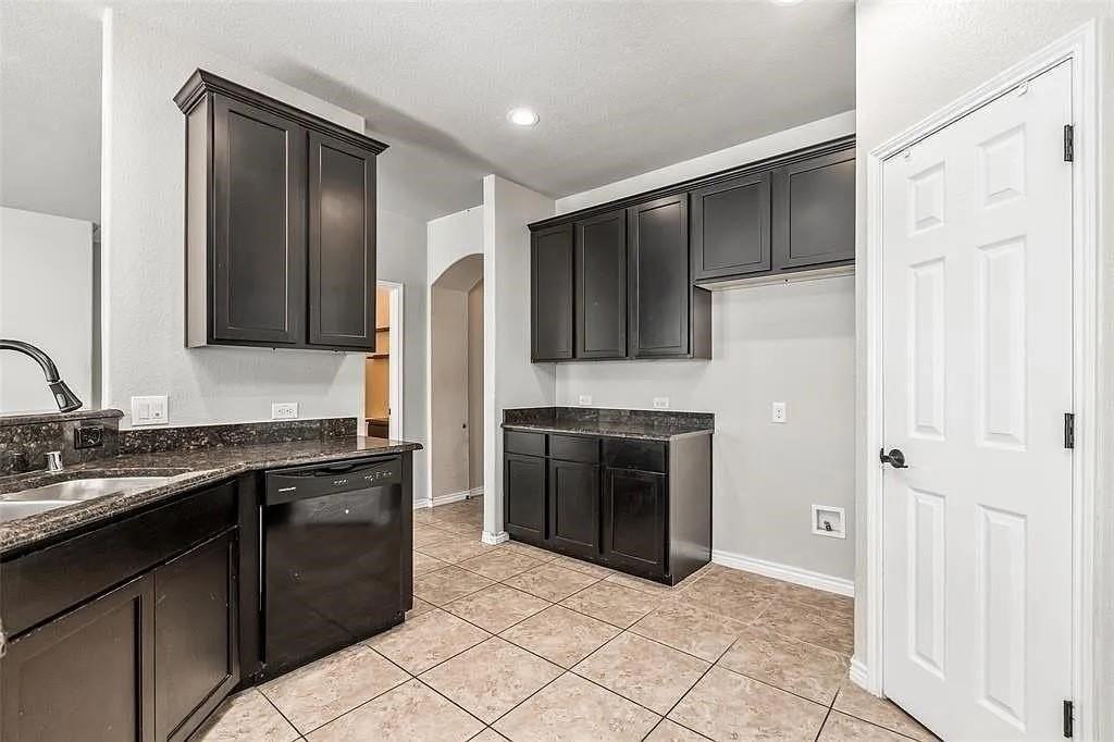2108 Eppright Dr - Photo 6 of 24