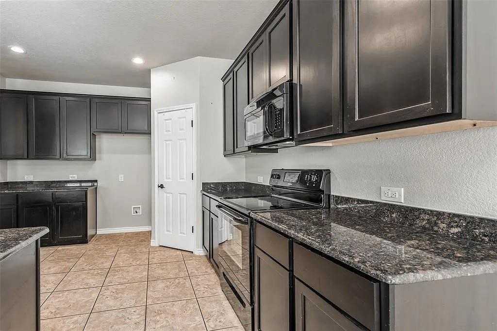 2108 Eppright Dr - Photo 7 of 24