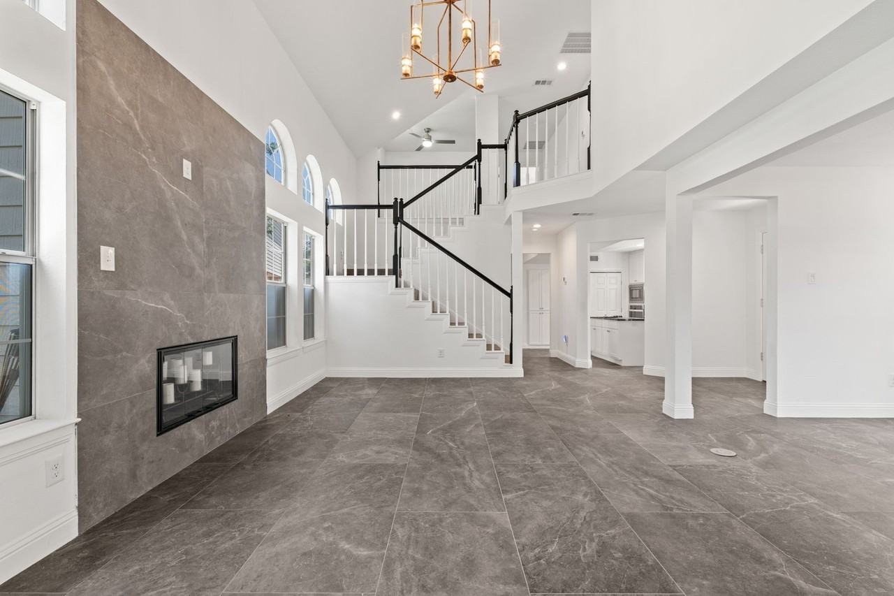 9418 Blue Jay Way - Photo 3 of 40