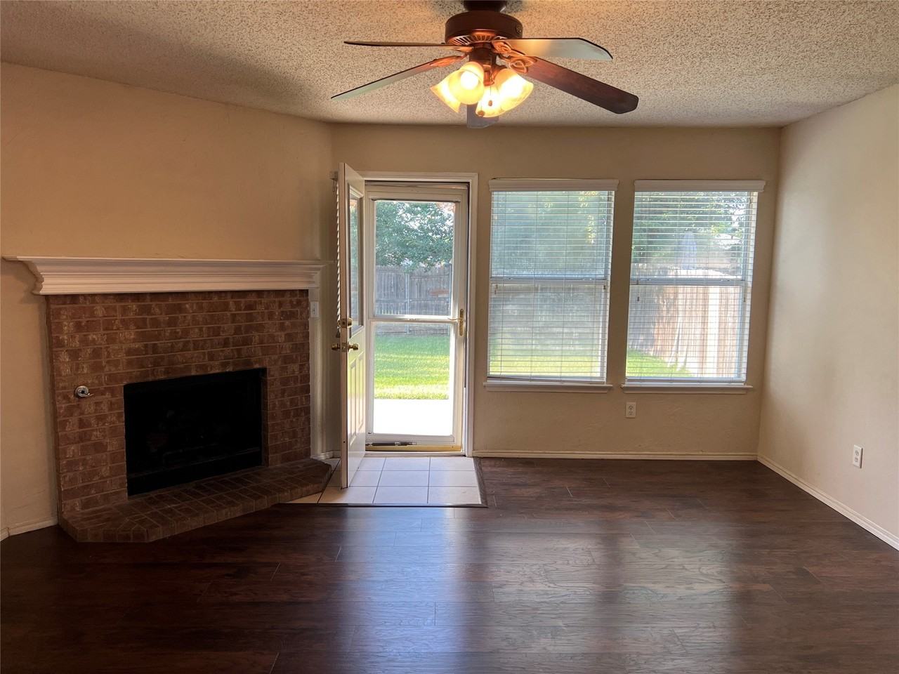 1547 Thornhill Ln - Photo 4 of 16