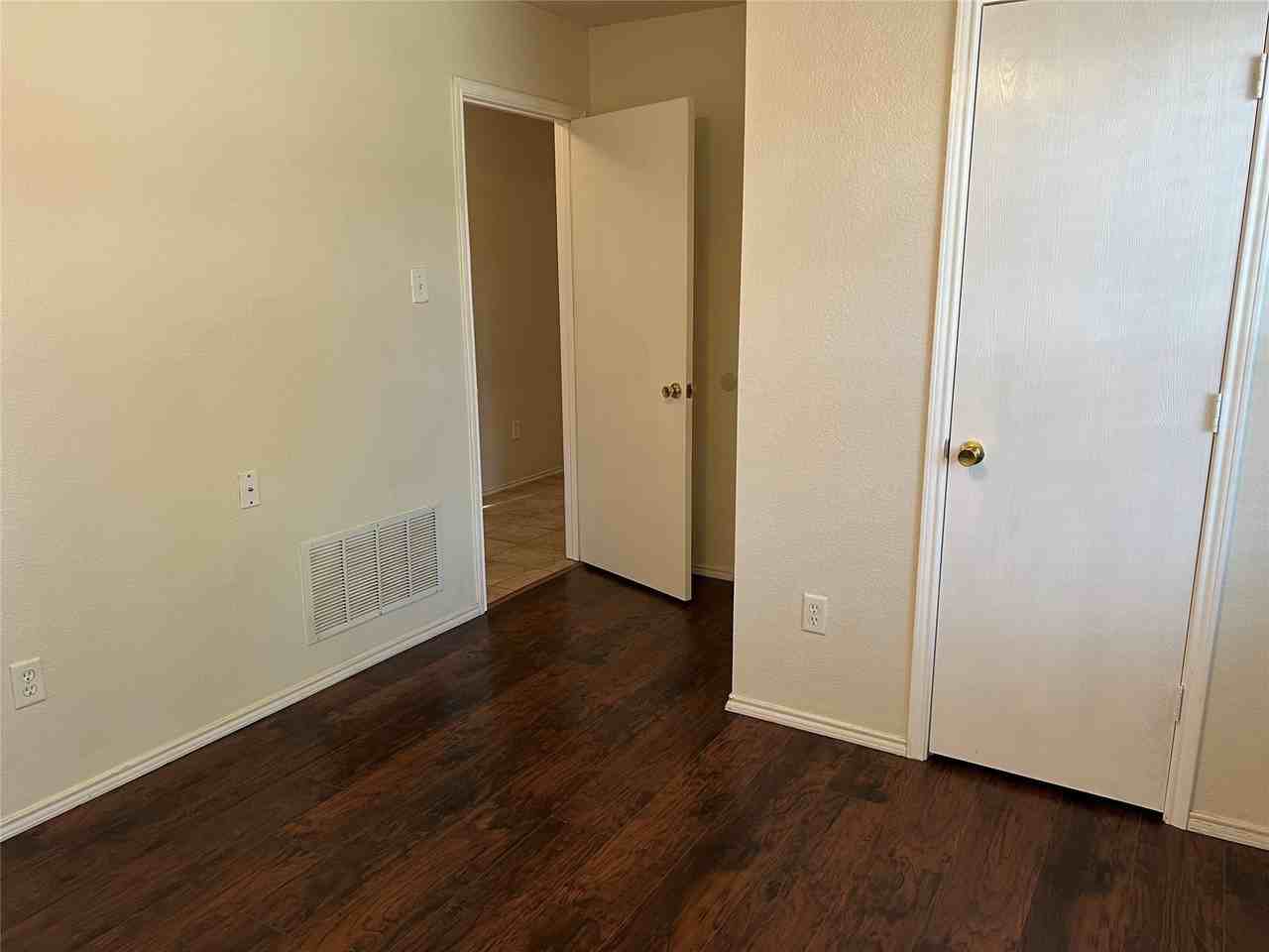 1547 Thornhill Ln - Photo 7 of 16