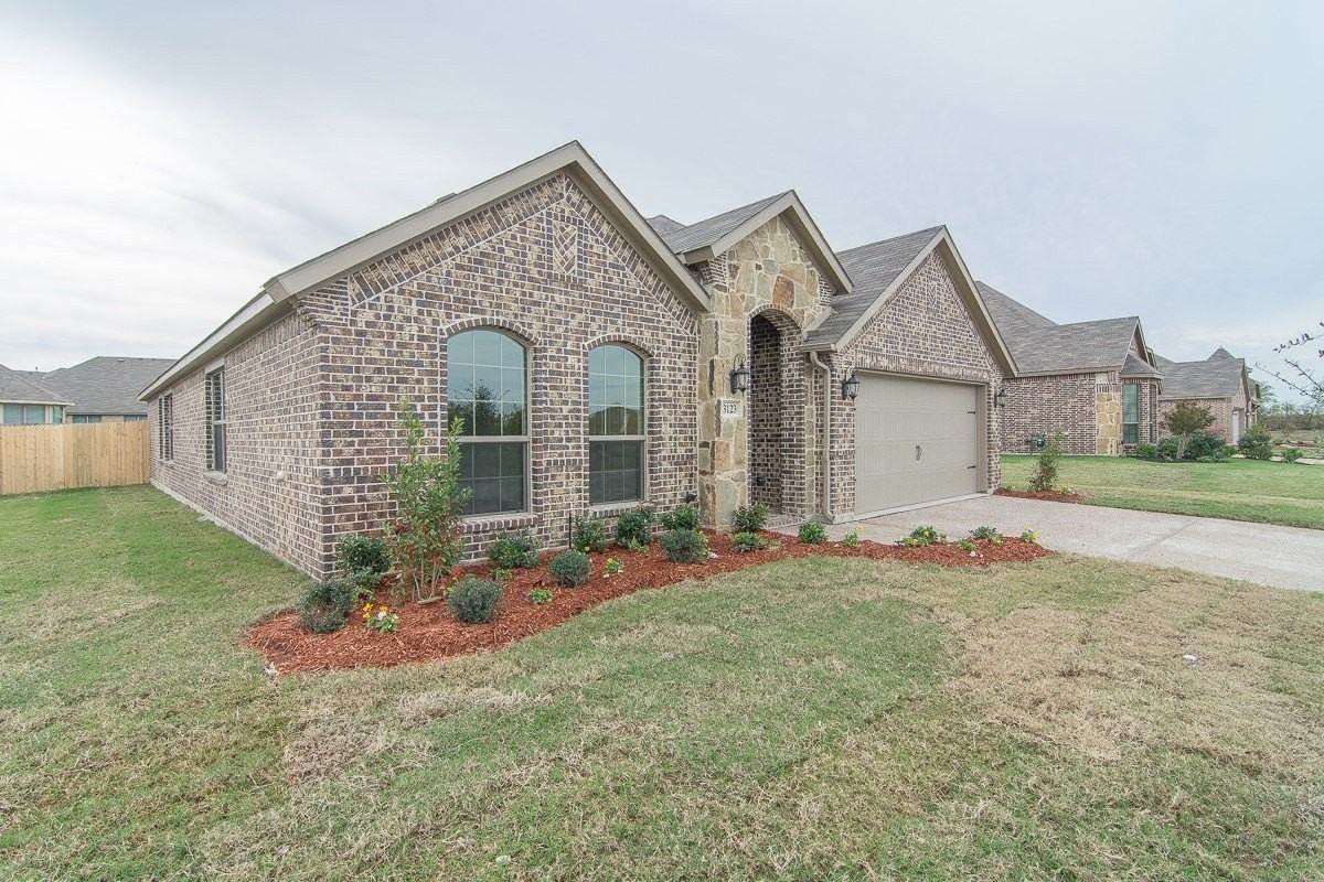 3123 Clear Springs Dr - Photo 2 of 14