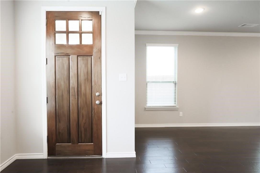 2605 Mccart Ave - Photo 2 of 29