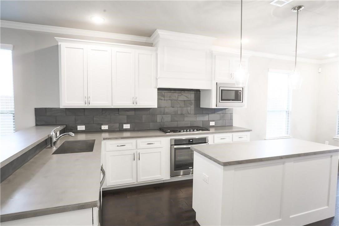 2605 Mccart Ave - Photo 7 of 29