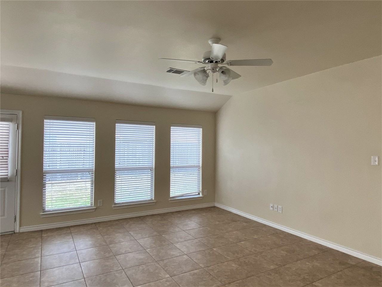 247 Pine Crest Dr - Photo 5 of 23