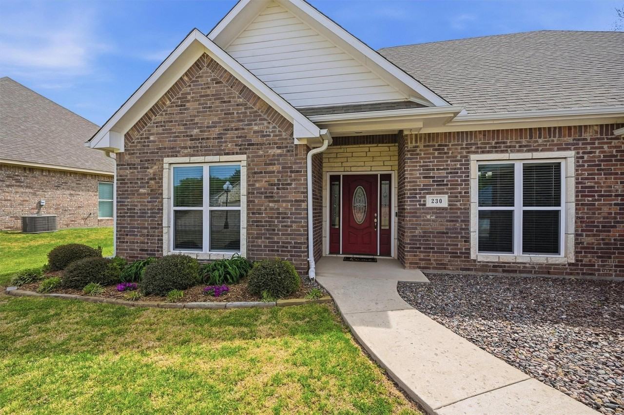 230 Bent Oak Dr - Photo 2 of 39