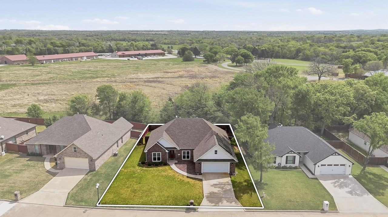 230 Bent Oak Dr - Photo 3 of 39