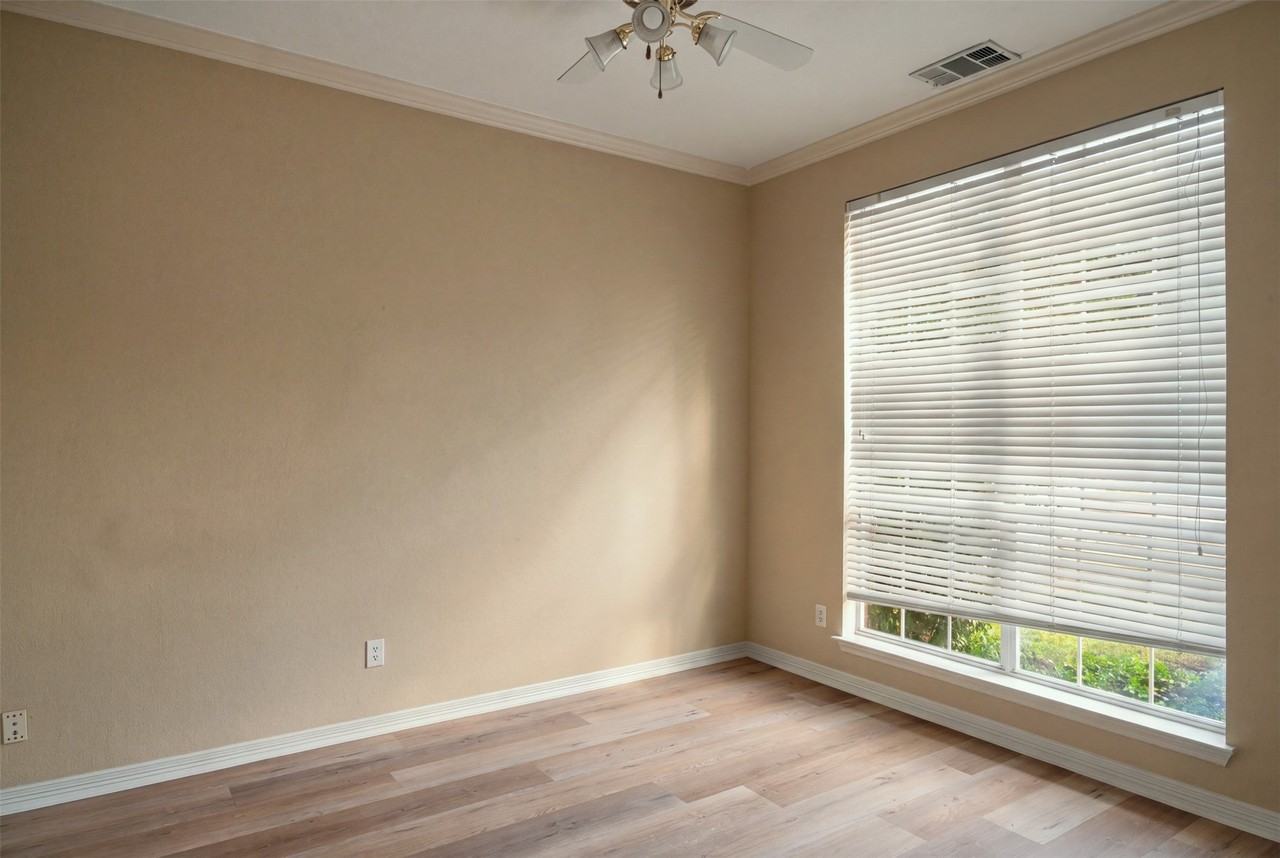 2105 Glendale Dr - Photo 2 of 28