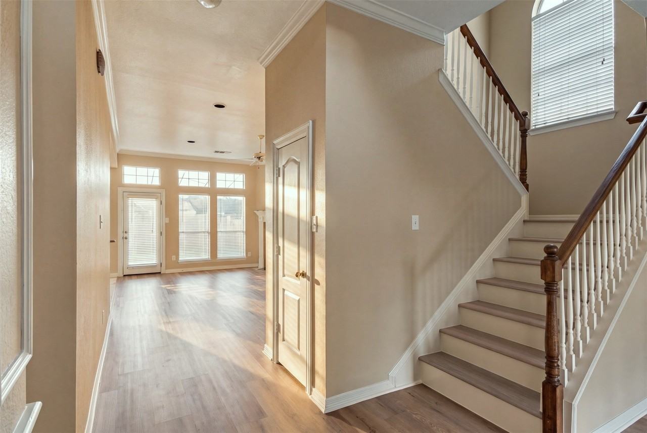 2105 Glendale Dr - Photo 3 of 28