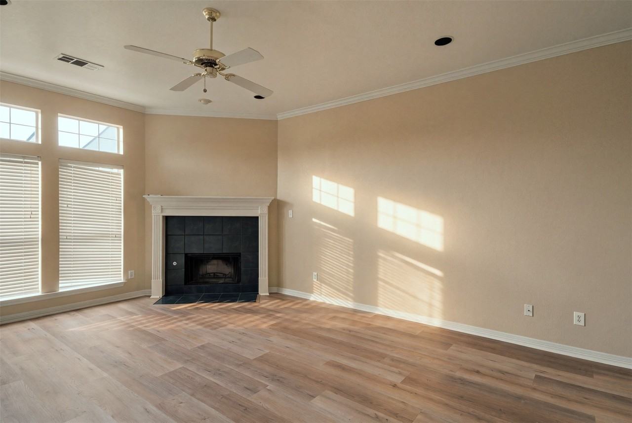 2105 Glendale Dr - Photo 4 of 28