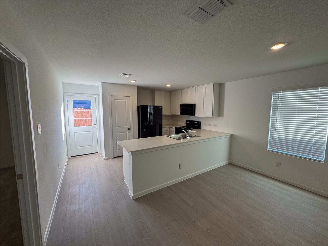 3915 Selawik St - Photo 5 of 19