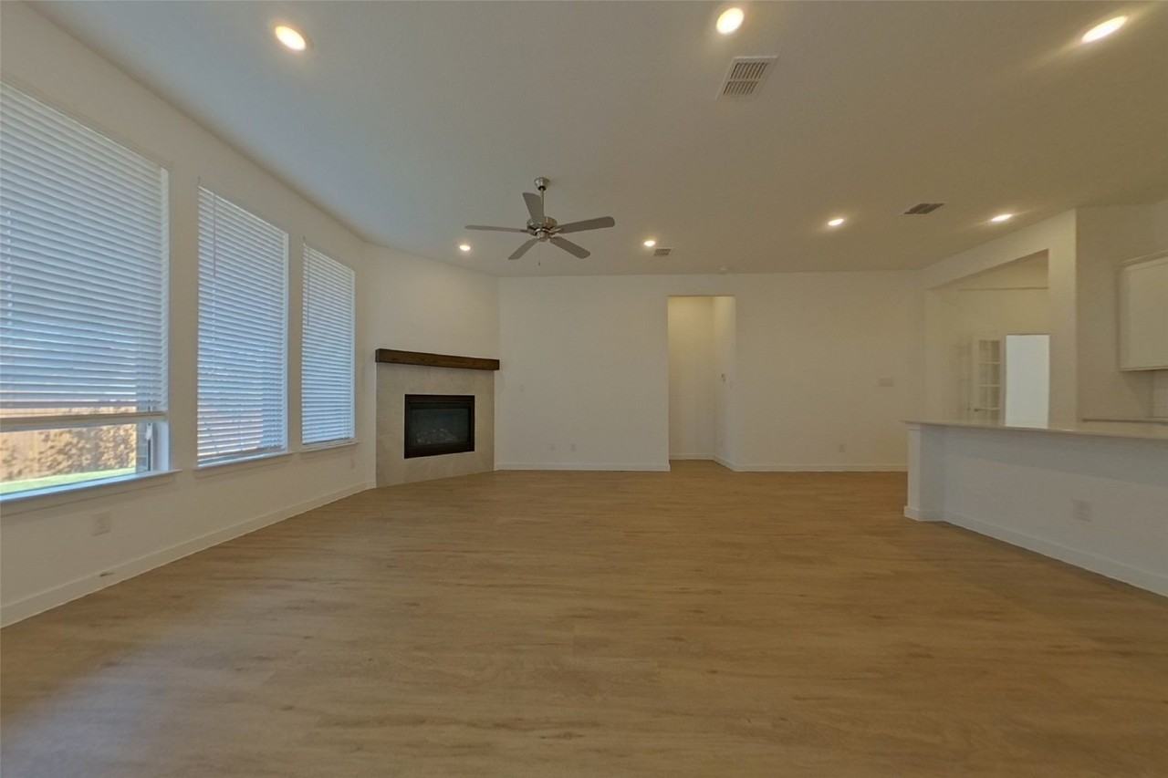 448 Lone Star Dr - Photo 2 of 20
