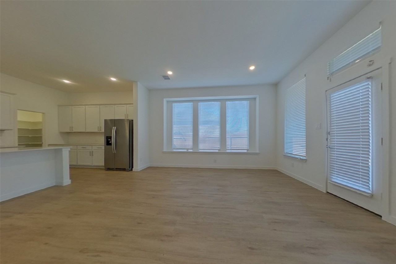 448 Lone Star Dr - Photo 3 of 20