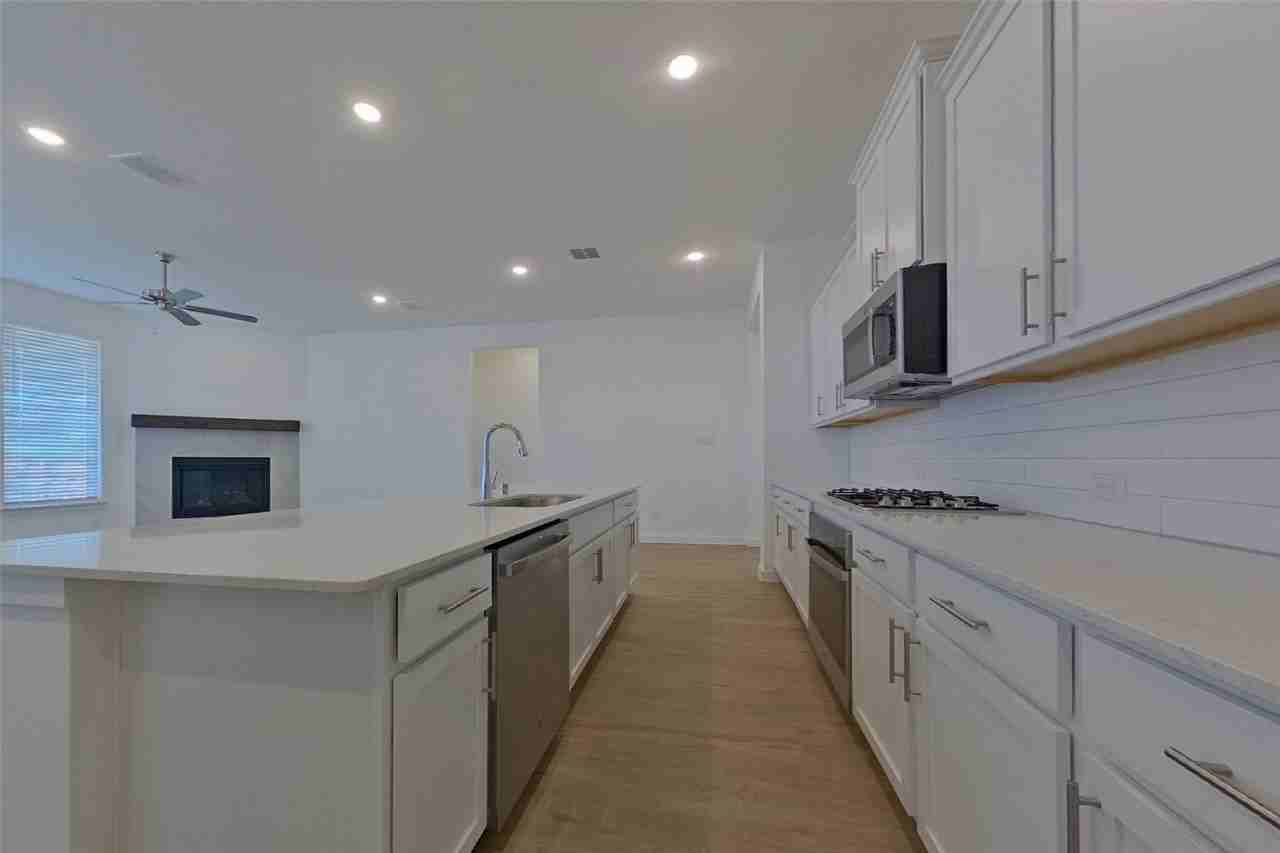 448 Lone Star Dr - Photo 5 of 20