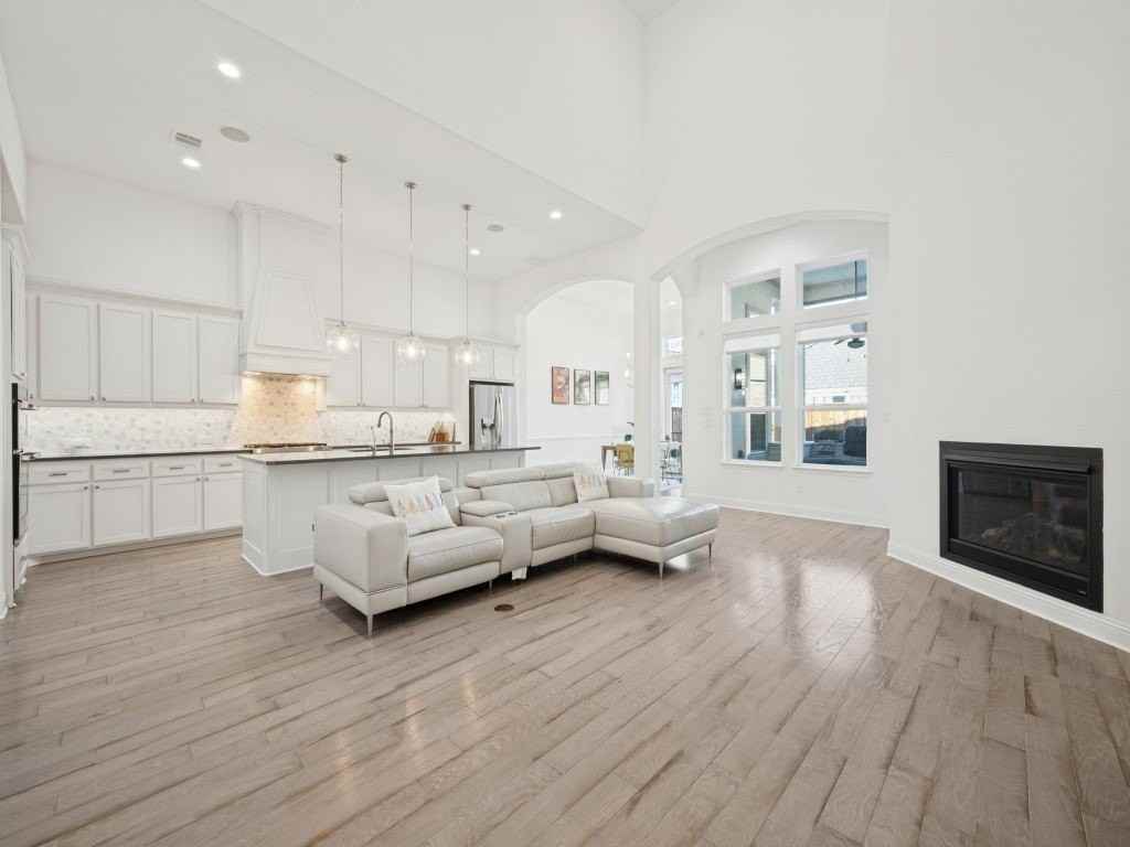 6669 Titus Ln - Photo 6 of 26