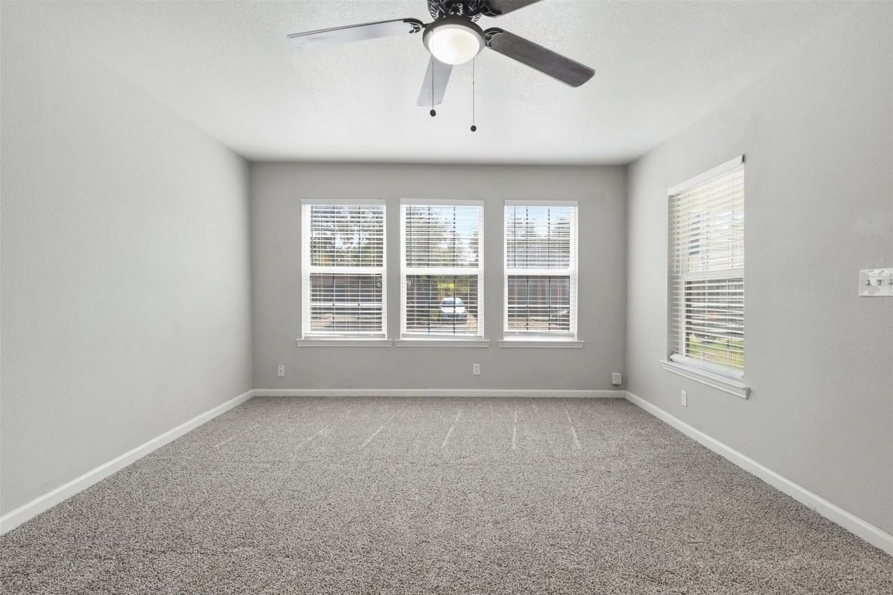 205 Olive St - Photo 6 of 26