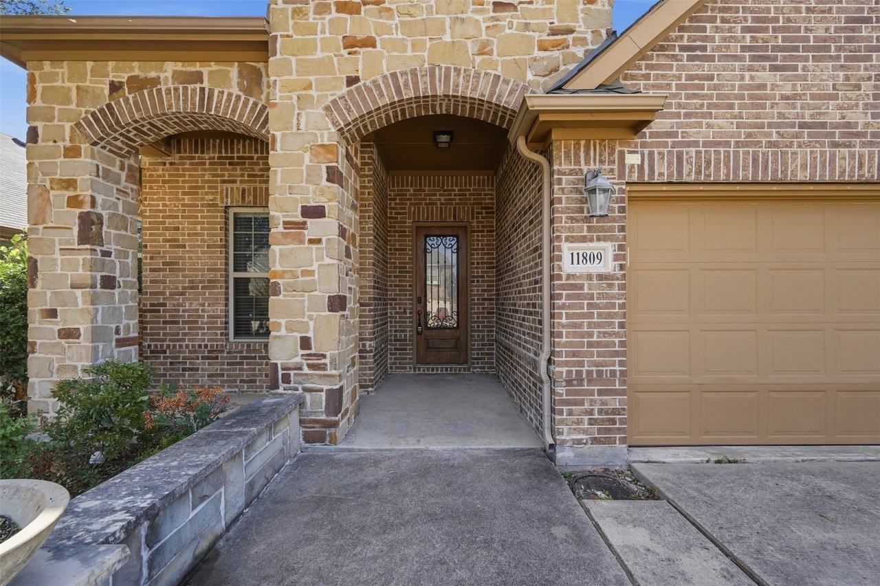 11809 Bertram Rd - Photo 7 of 37