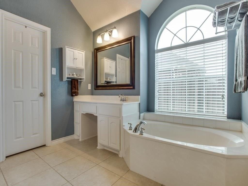 12316 Sailmaker Ln - Photo 6 of 9