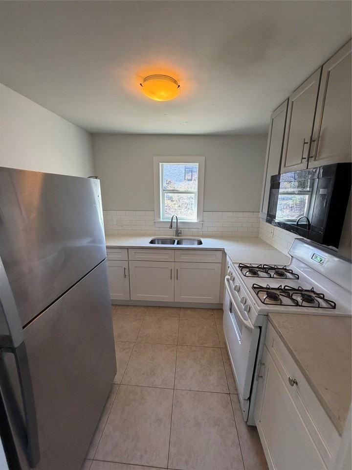 230 Starr St #101 - Photo 2 of 4
